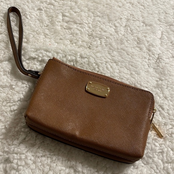 Michael Kors Handbags - Michael Kors double pouch clutch